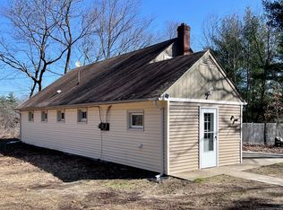 8 Fitch Hill Rd, Uncasville, CT 06382