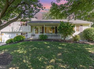 521 Bernhard Ave, Mount Joy, PA 17552