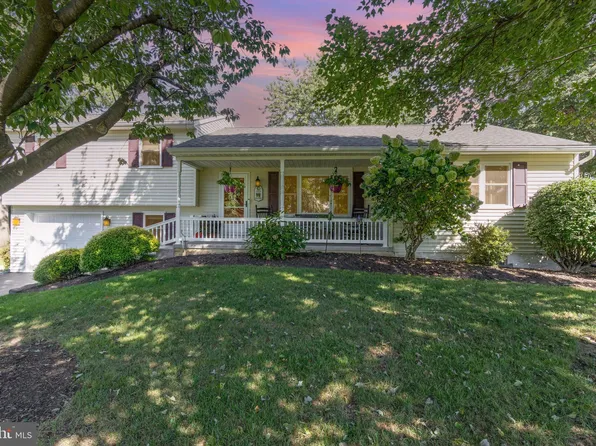 521 Bernhard Ave, Mount Joy, PA 17552