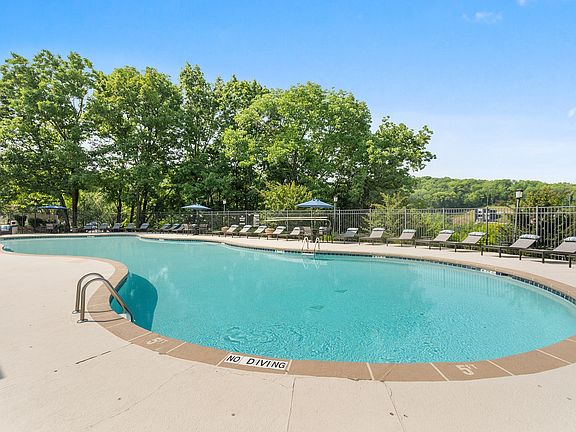 5th image of 100 Brentwood Oaks Dr #1711