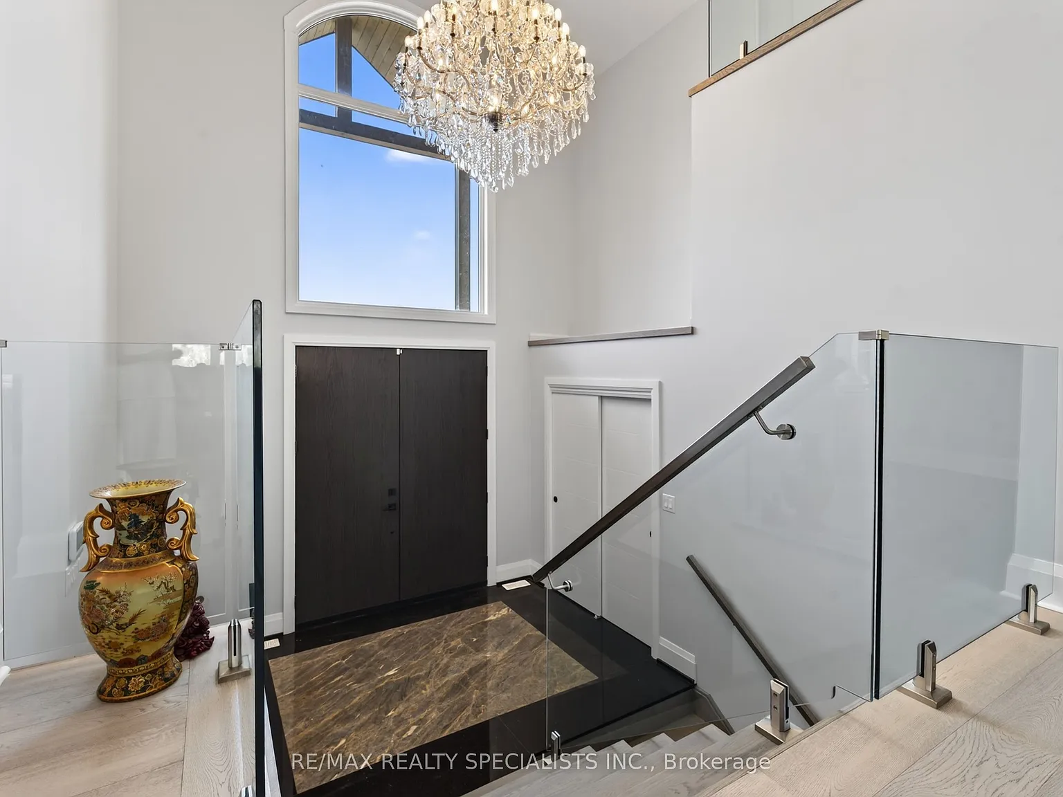3 bed, $3,500 — Photo 2