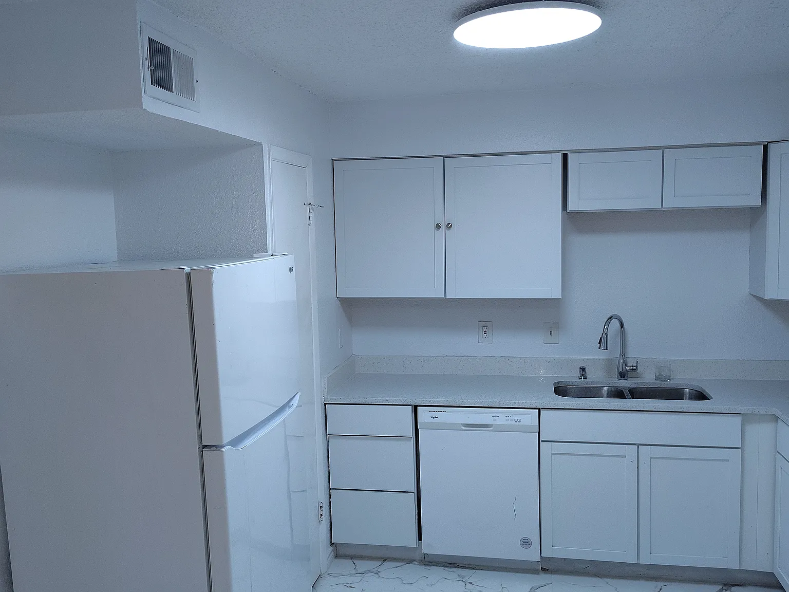 2808 W Walnut Hill Ln — Photo 4
