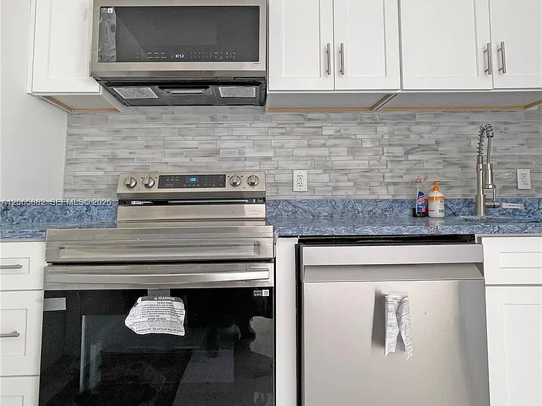 1606 NW 12th Ave — Photo 14
