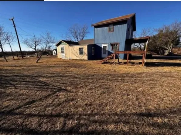 1405 N 3rd St, Bangs, TX 76823