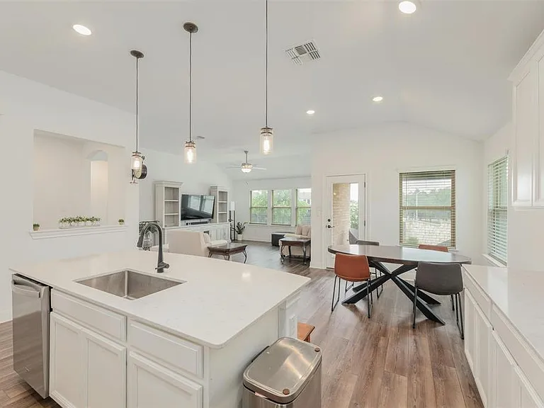 1808 Donetto Dr — Photo 3