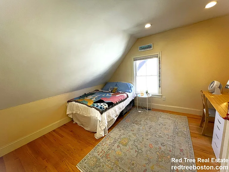 27 Lothrop St — Photo 9