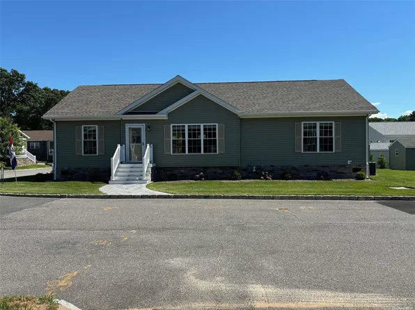 1661-559 Old Country Road, Riverhead, NY 11901