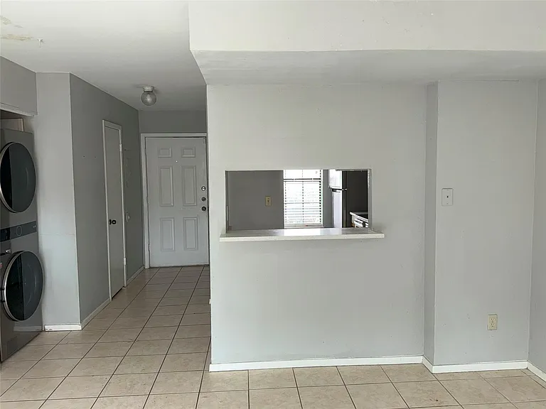 732 W Collins St — Photo 6