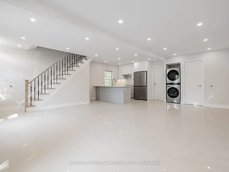 41 Arnold Cres #1 — Photo 8