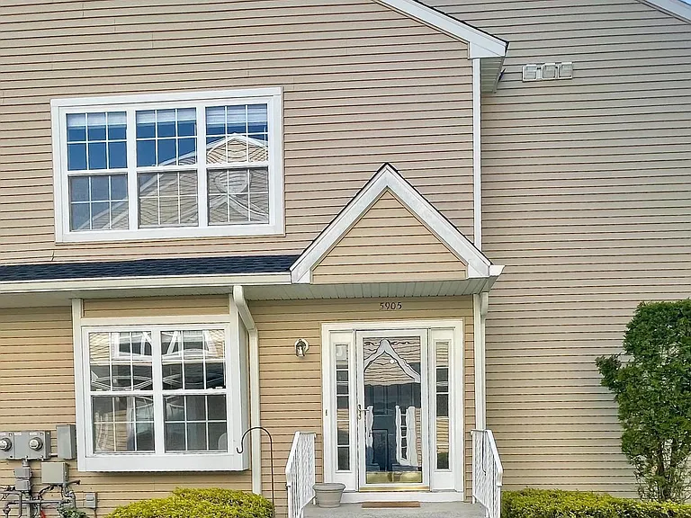 5905 Baltimore Dr — Photo 2