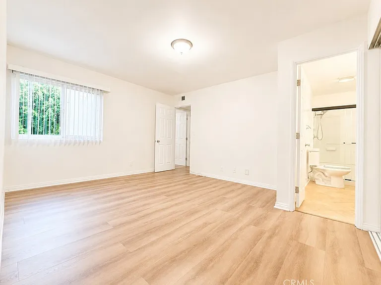 10636 Woodley Ave #43 — Photo 8