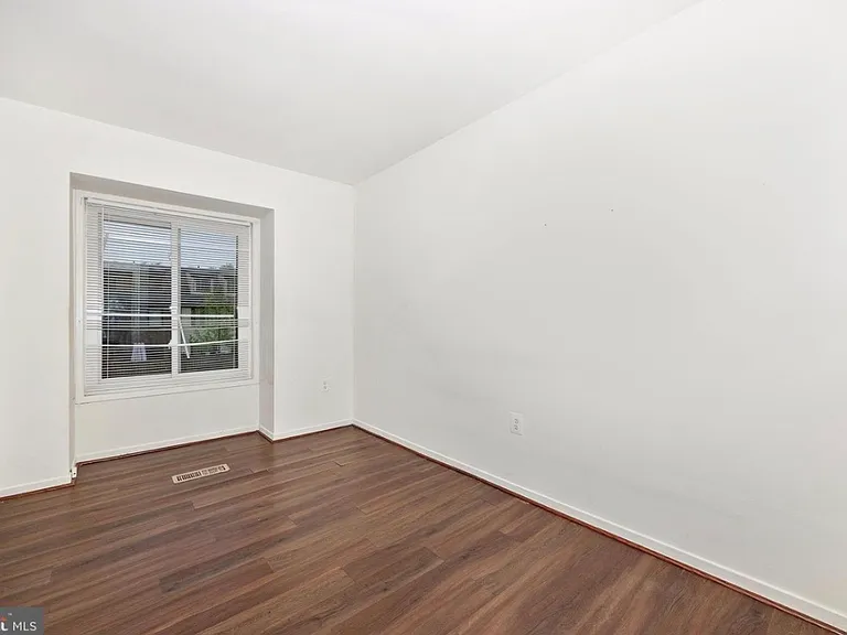 9913 Forest View Pl — Photo 14