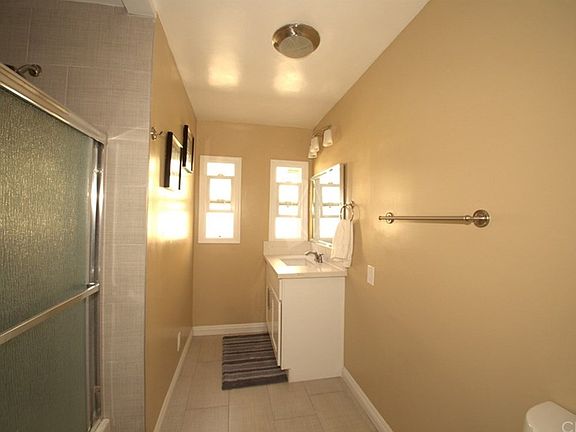 4th image of 1911 W 85th St