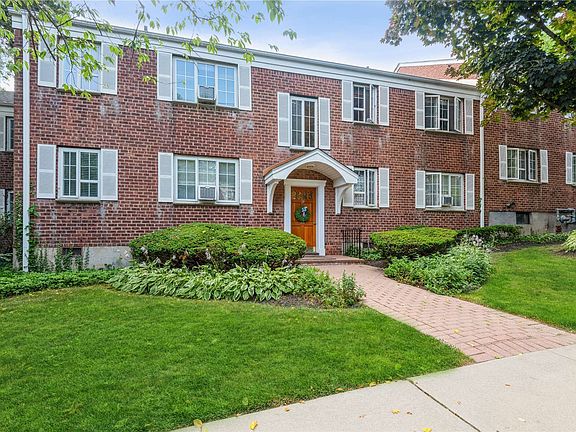 3rd image of 34 Nathan Hale Dr APT 68B