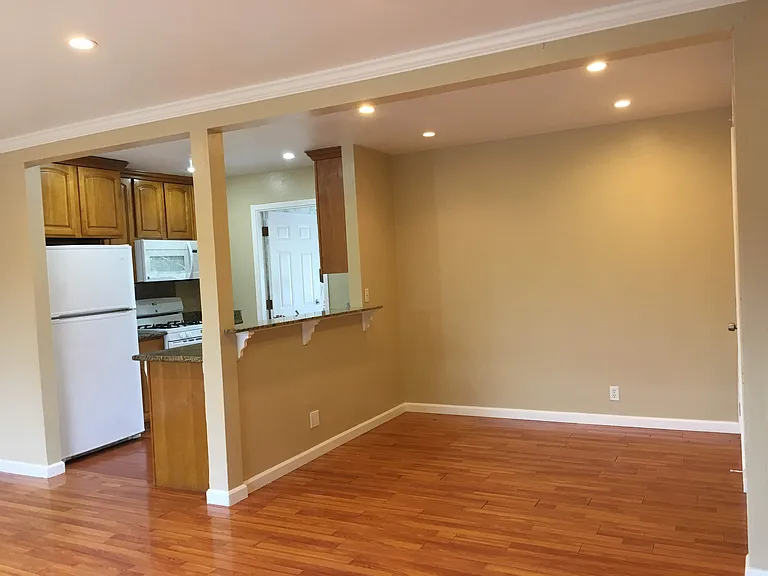 450 S Buena Vista Ave — Photo 2
