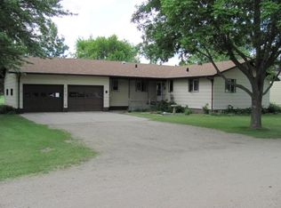 605 7th St, Edgeley, ND 58433