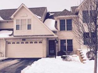 1247 Crest Dr, Oakdale, PA