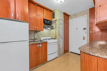 65-35 Yellowstone Boulevard, #4C