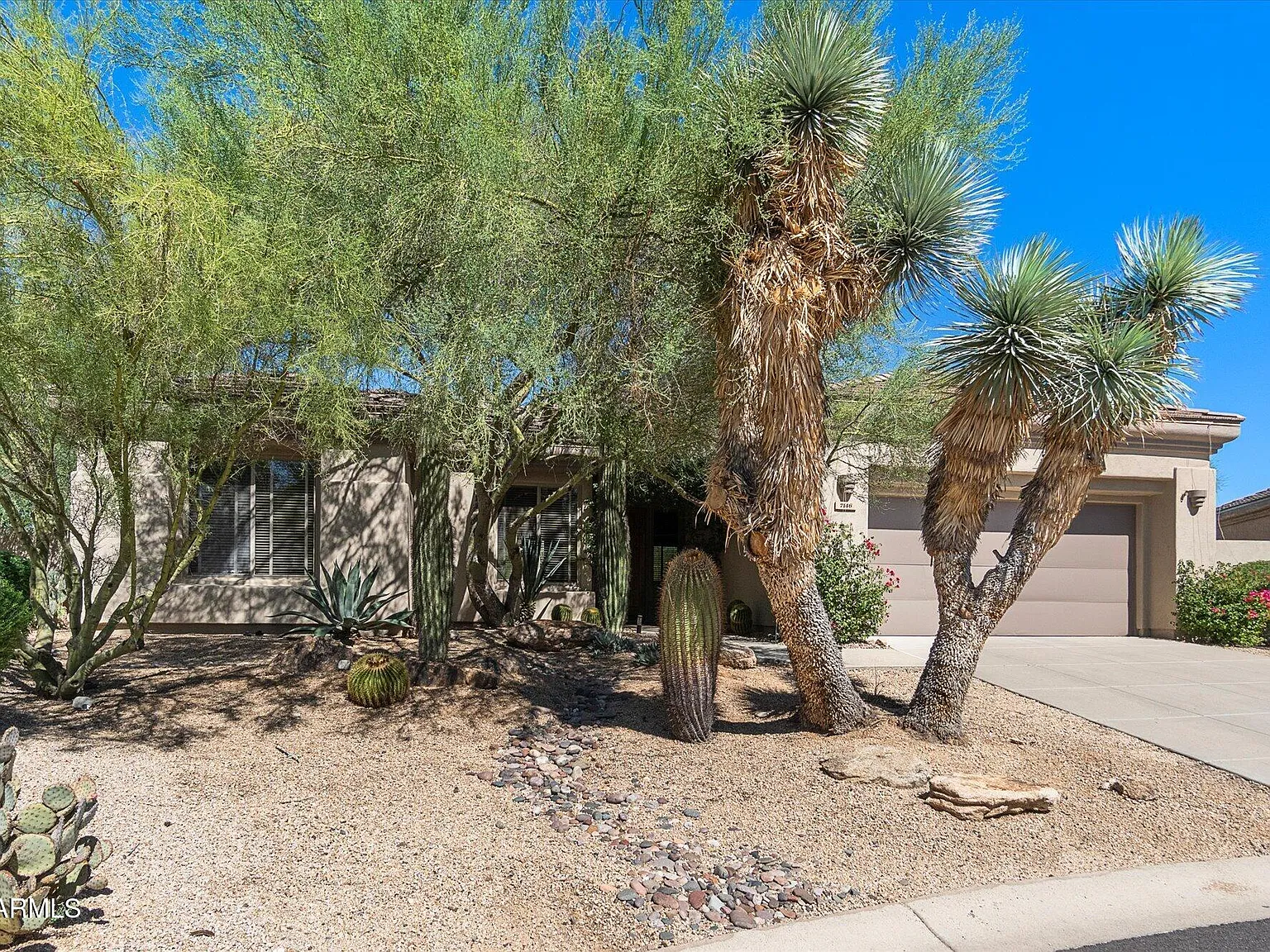 2 bed, 2.0 bath, 2007 sqft, $3,600 — Photo 2