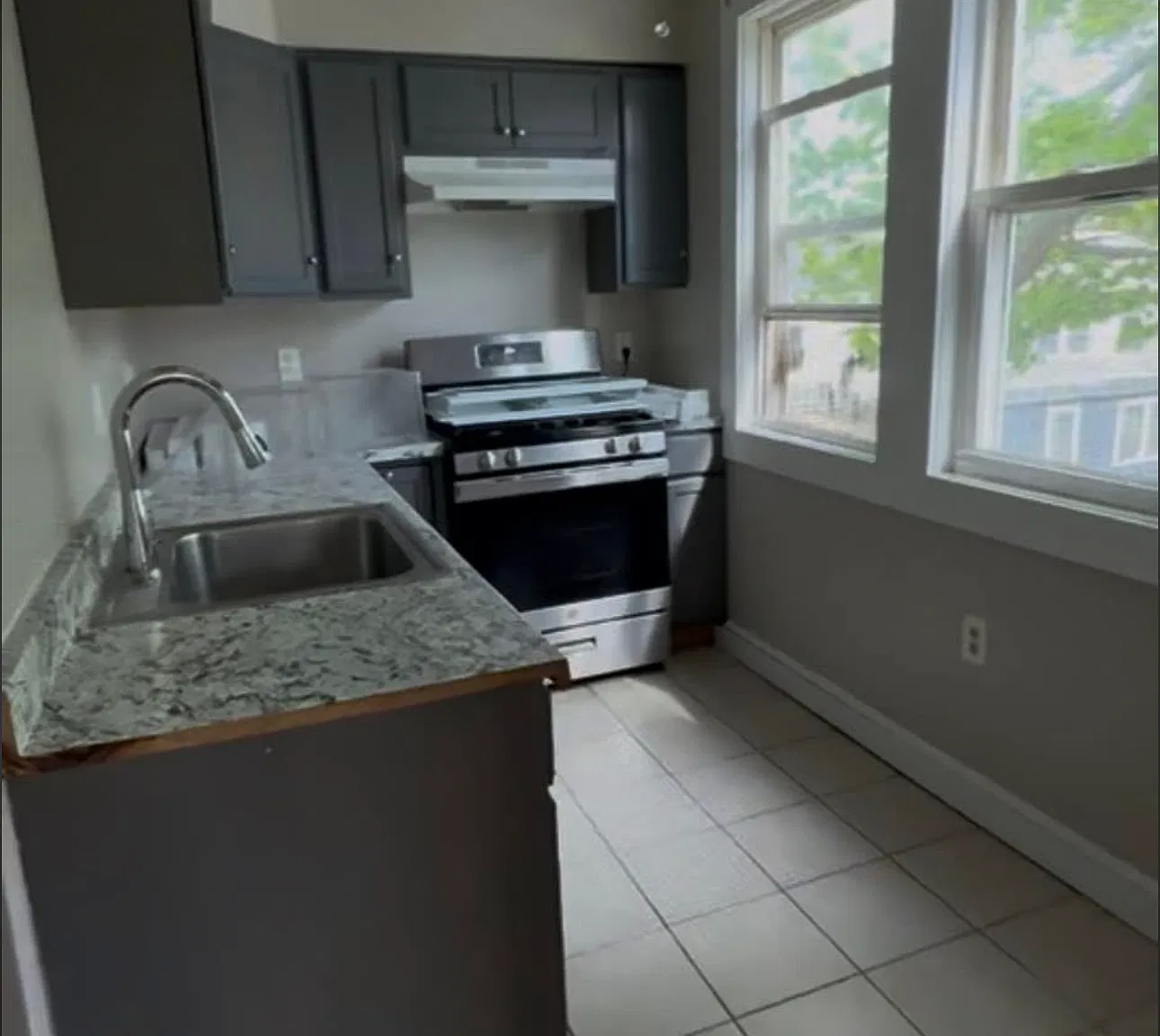 3 bed, 1200 sqft, $2,000 — Photo 3