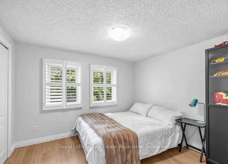6760 Dolmage Ct — Photo 17