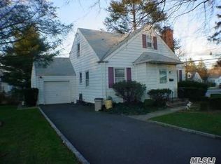 2 Dorcas Ave, Syosset, NY 11791