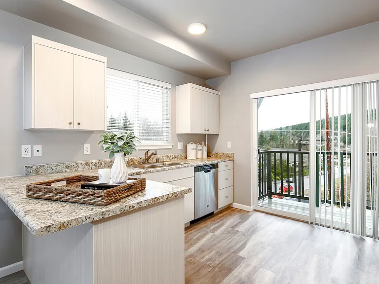 East Ridge Apartments — Photo 4