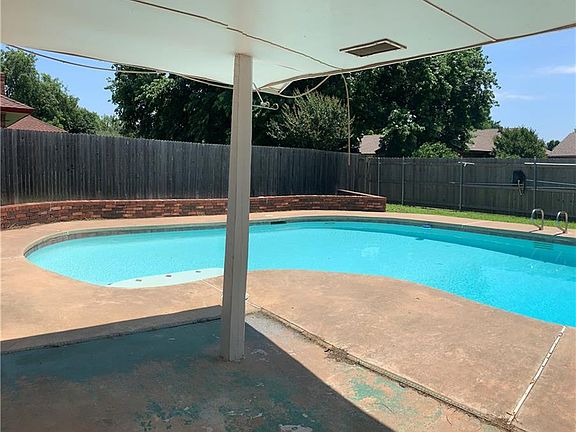 5th image of 136 W Platt Dr