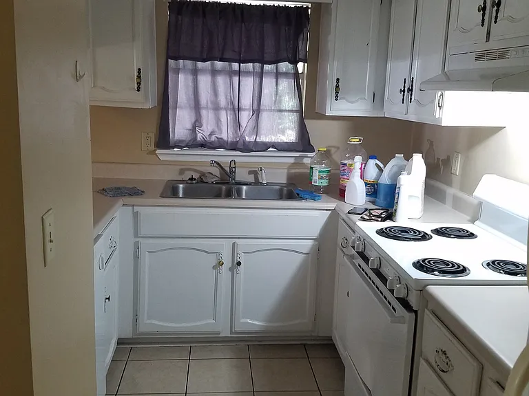 304 McDowell St — Photo 2