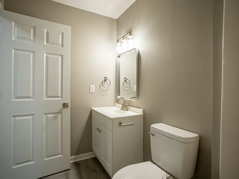 1306 W Clay St — Photo 23