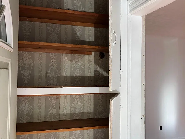 27 Violet St #1 — Photo 6