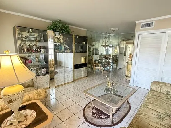 6 ABBEY Lane #104, Delray Beach, FL 33446
