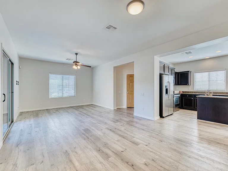 21130 N 36th Pl — Photo 3