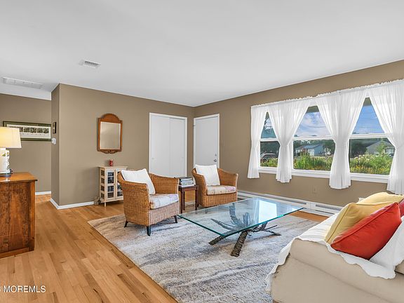 3rd image of 106 Pineway Drive