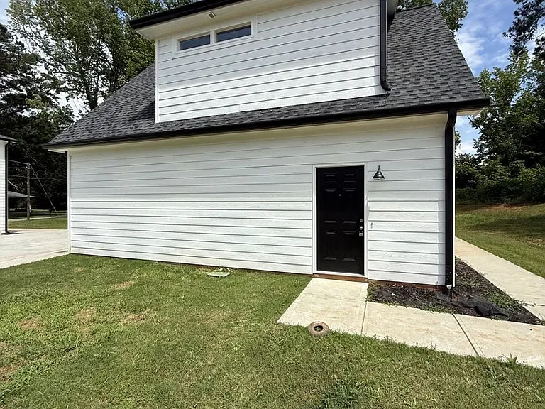 209 Briarcliff Ln #B — Photo 3
