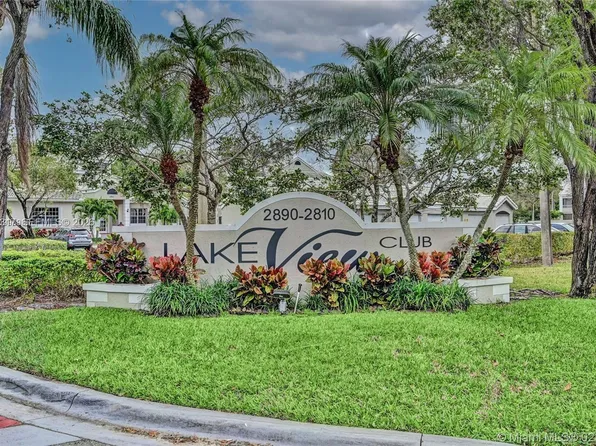 2851 N Oakland Forest Dr, Fort Lauderdale, FL