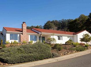 2 Riviera Ct, Oakland, CA 94605