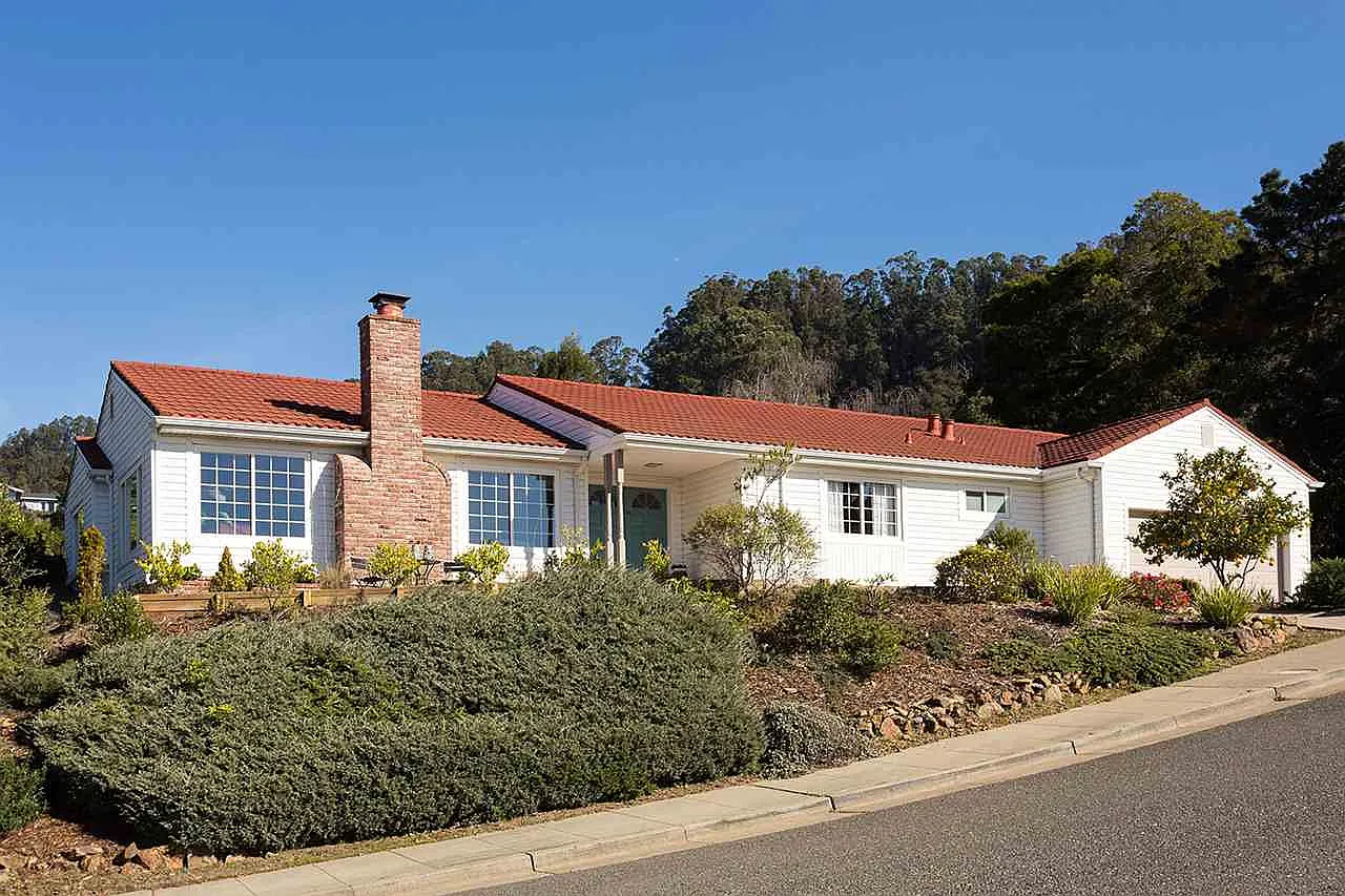 2 Riviera Ct photo 1