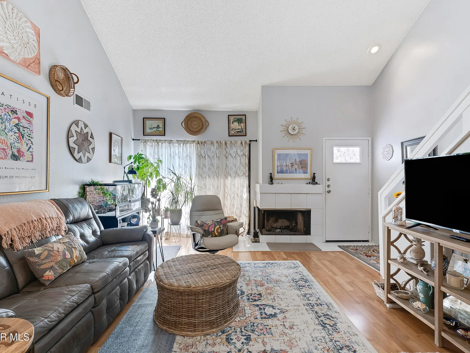 1 bed, 1.0 bath, 881 sqft, $2,300 — Photo 3