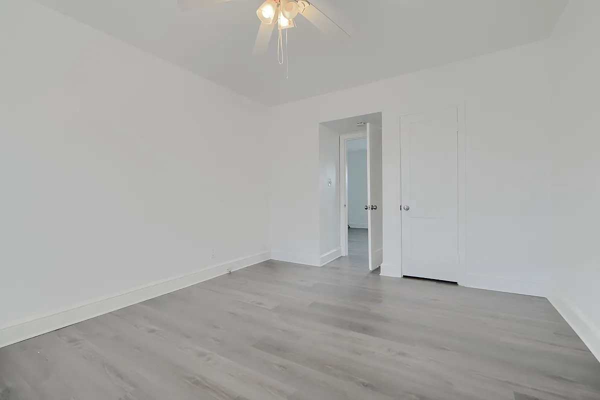 Building Photo - 2906 Clearview Ave #1