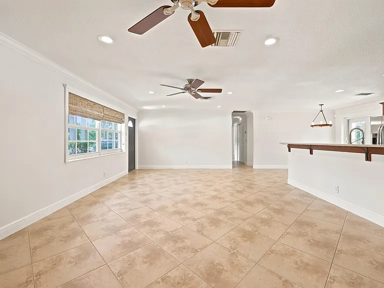 1222 SW 5th St — Photo 8