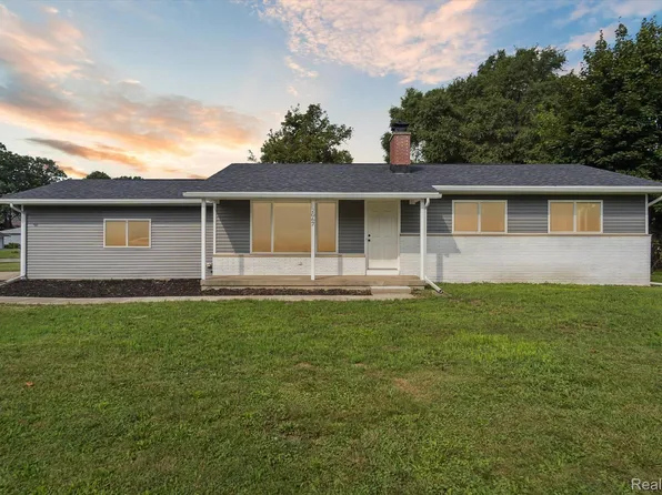 2067 N Genesee Rd, Burton, MI 48509
