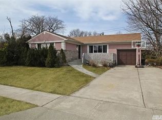 530 Bieling Rd, Elmont, NY 11003