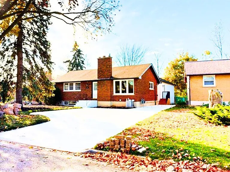 77 Godfrey Dr — Photo 1