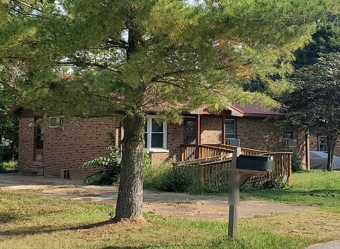 2nd image of 517 W Taylor Ave