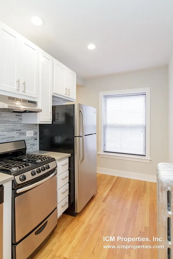 Building Photo - 522 W Cornelia Ave #1