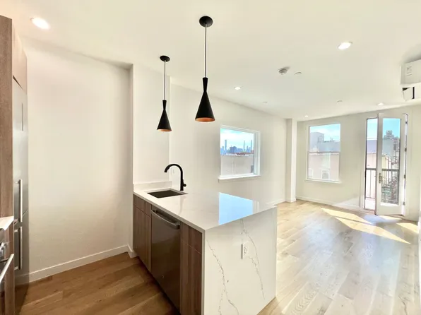 27-10 Crescent Street image 1 of 14