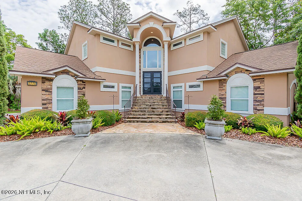 7 bed, 5.0 bath, 3825 sqft, $6,500 — Photo 1