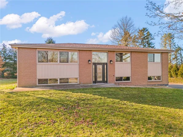6327 Ridgeview Ave, Monongahela, PA 15063