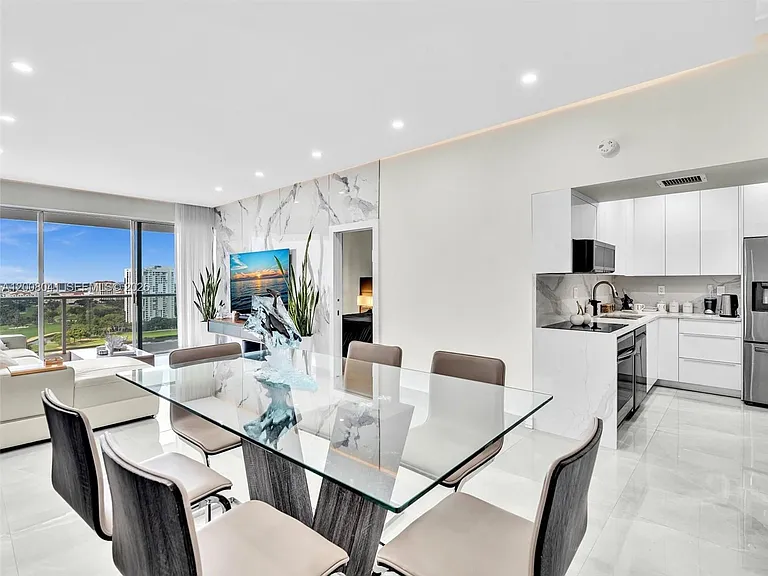 3731 N Country Club Dr #Penthouse 24 — Photo 6